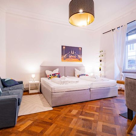 Stayinn "Heart Of The City" Suite Freiburg Bagian luar foto