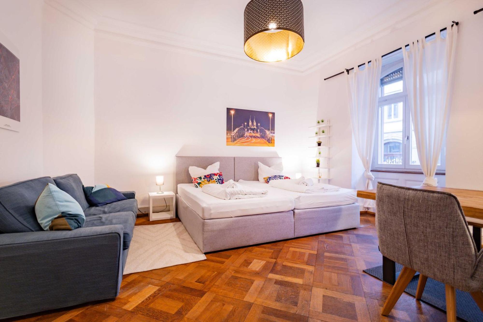 Stayinn "Heart Of The City" Suite Freiburg Bagian luar foto
